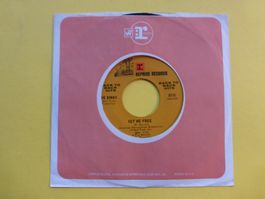 The Kinks – A Well Respected Man / Set Me Free