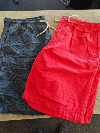 2 Stk Shorts , Dunkelblau / Rot , C&A , kurze Hosen Gr. L
