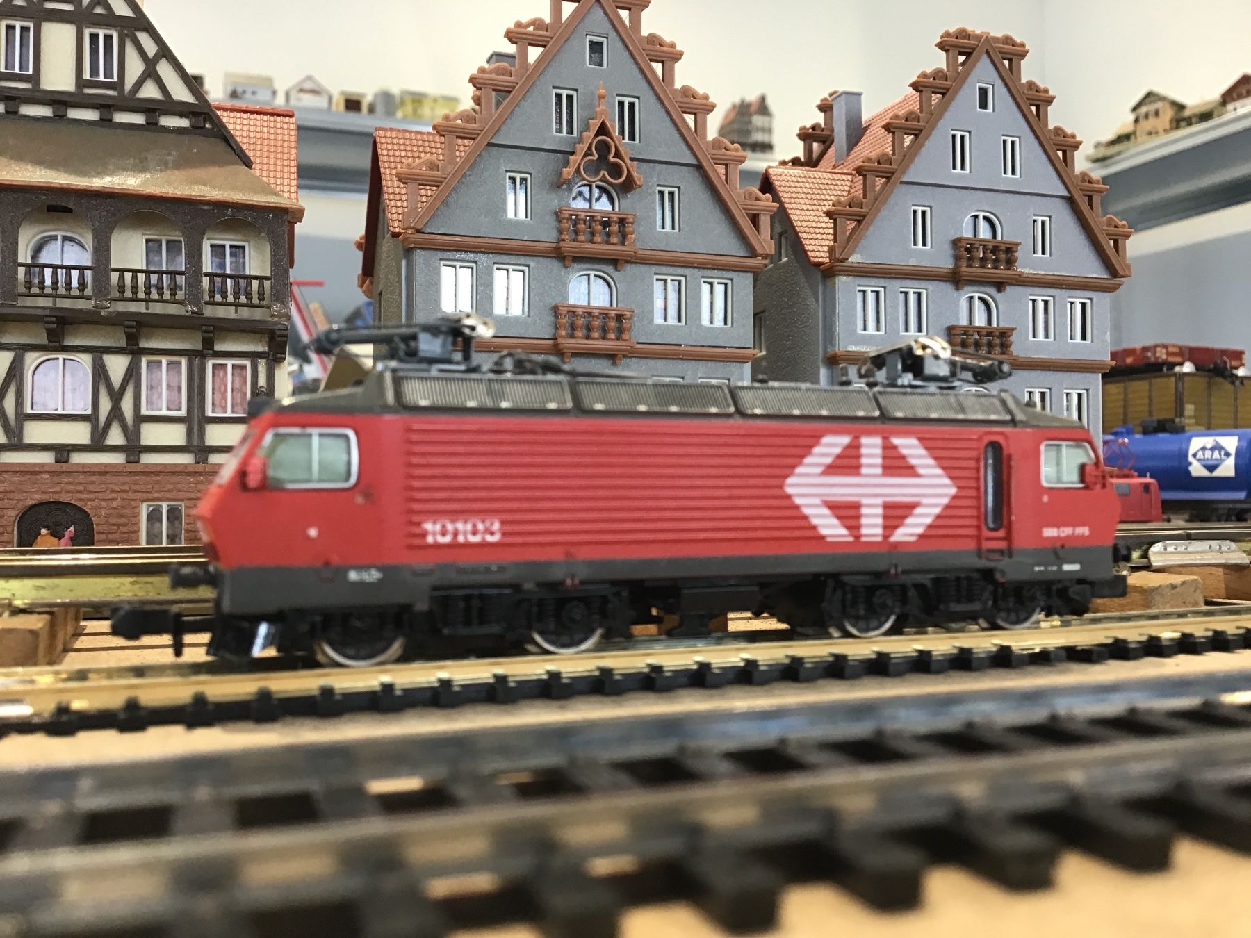 Roco Modellini di ferrovie: SBB CFF FFS RE4/4 IV 10103, rot, ROCO – Usato da Männedorf venduto da Modell-Spezialisten