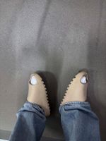 Adidas Yeezy Slides beige Sandalen gebrauchter Zustand