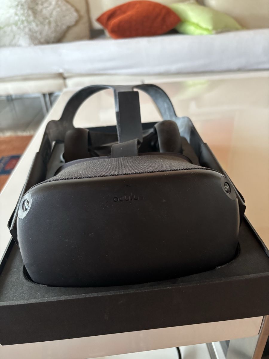 Casco VR: Oculus Quest 1 – Usato da Widen venduto da jul_tj2b 1