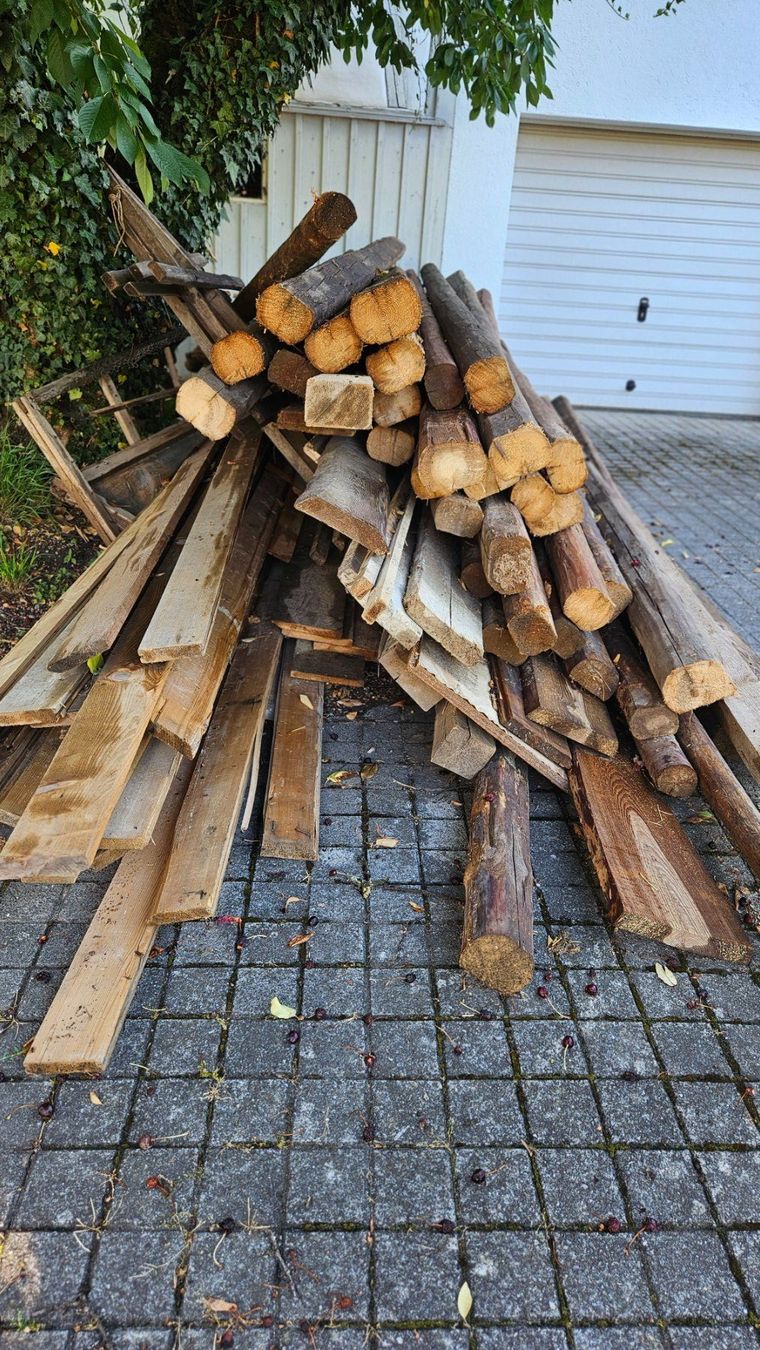 Articoli in legno: Alte Balken und Bretter aus 1899 – Usato da Gachnang venduto da Brun 2