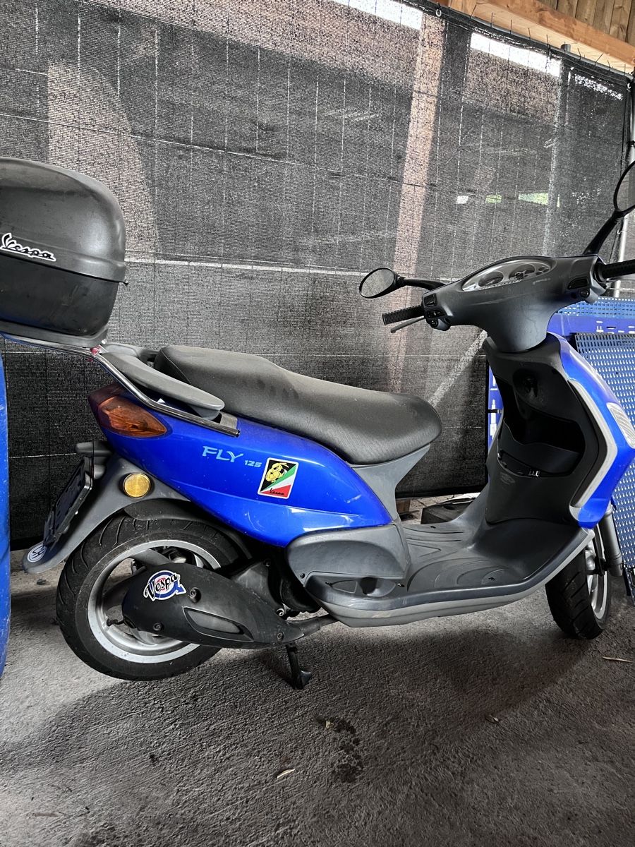 Strada: Piaggio Fly 125 Roller, Topcase, – Usato da Fahrwangen venduto da motorfreund