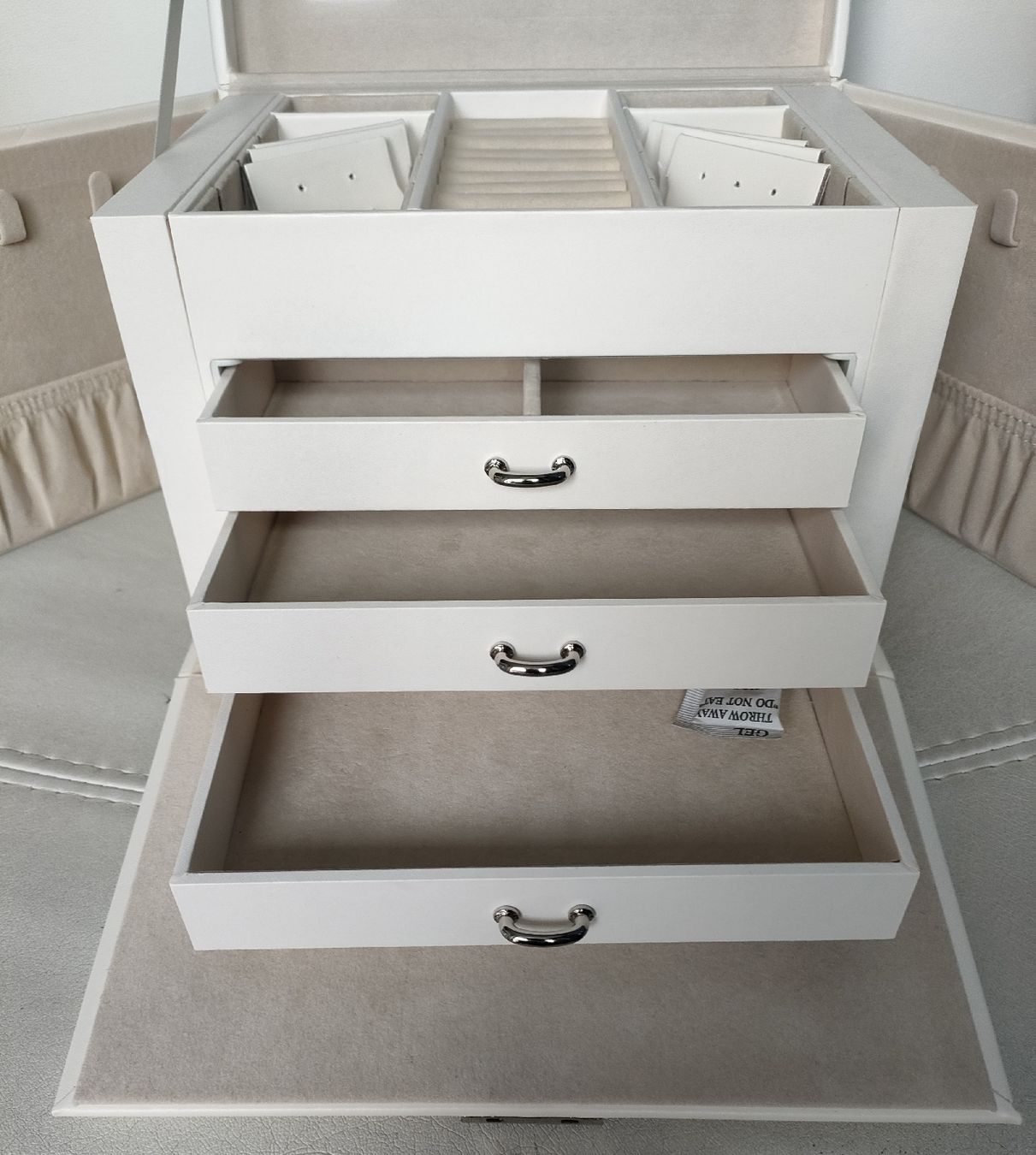 Valigie: Schmuckkoffer Creme, neu – Nuovo (secondo la descrizione) da Bern venduto da Lidia.5 7