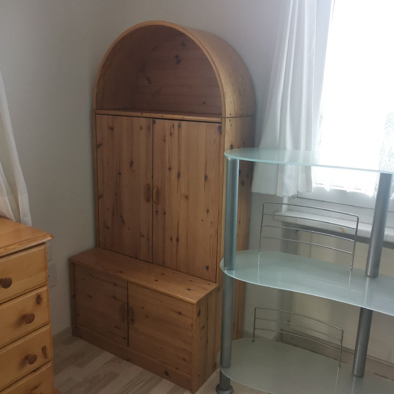 Armadi: Holzschrank mit Bogen – Usato da Azmoos venduto da reb_9rhc