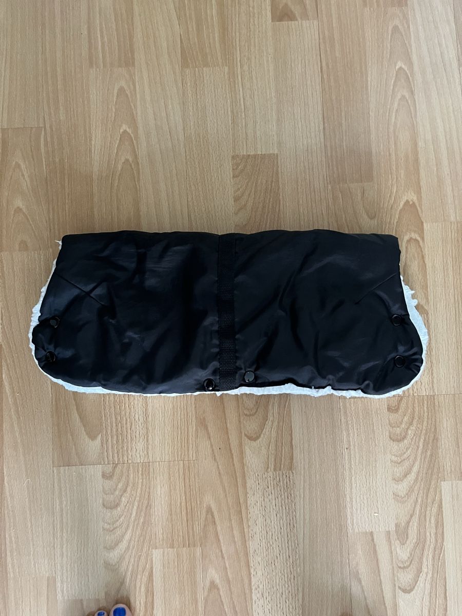 Kinderwagen: Schwarze Kinderwagen-Handschuhe – Gebraucht aus Zürich von jmg_8005