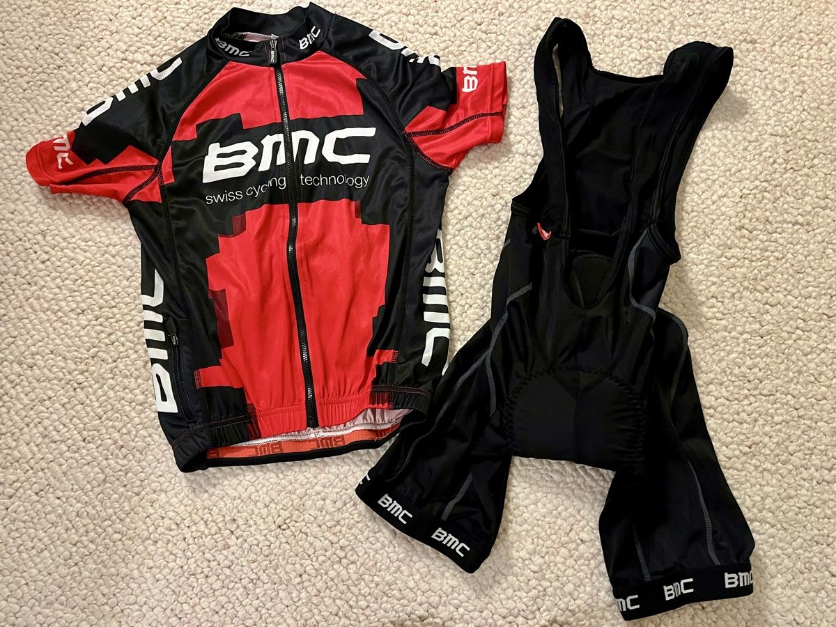 BMC Lotti di vestiti: Tenue de vélo  – Usato da Genthod venduto da Bilibi