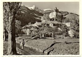 BUCHS Schloss Werdenberg mit Margelkopf - Mann in der Gasse