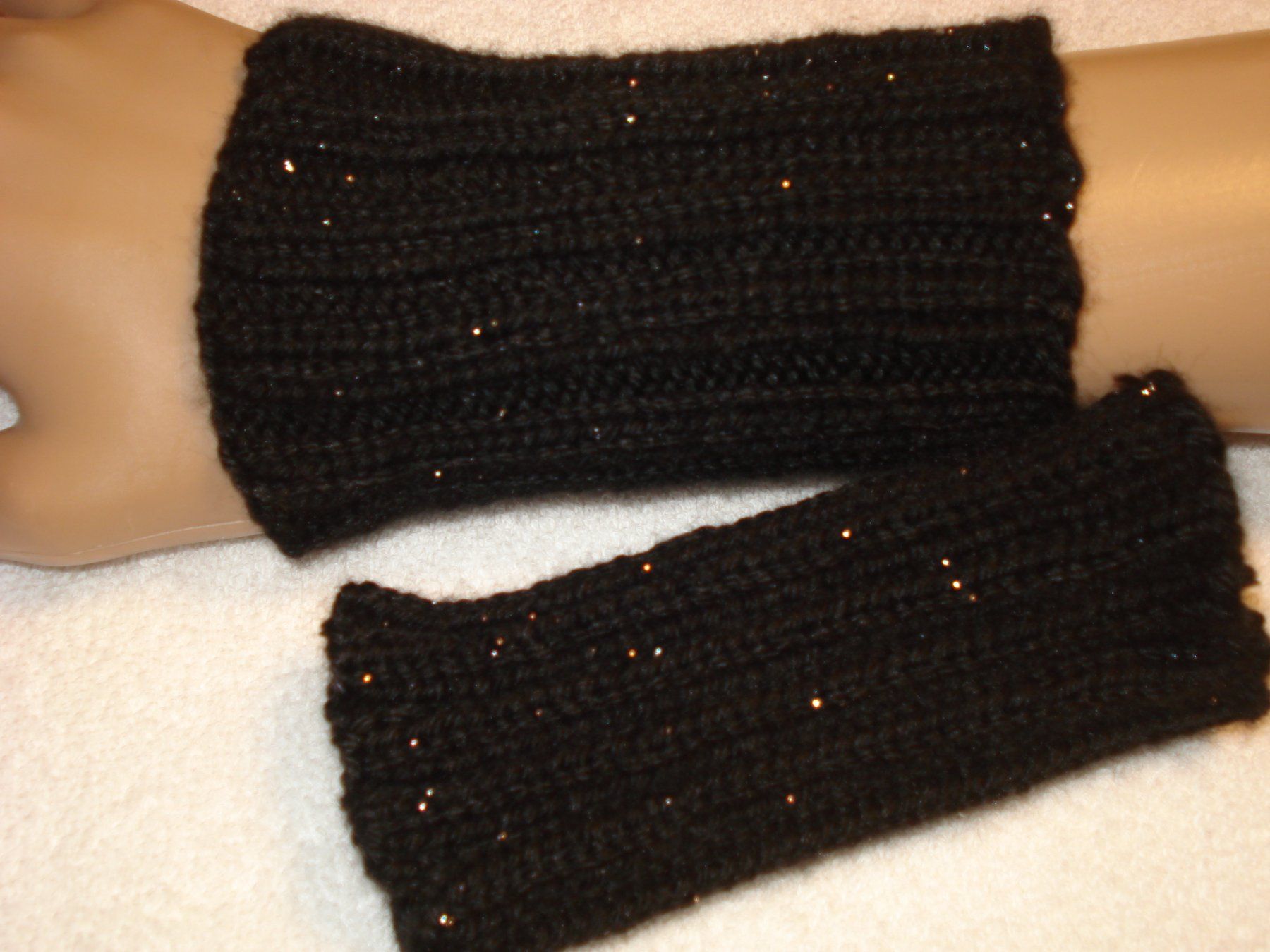 Autres vêtements & accessoires: schwarze kurze Mittli mit Glitzer – Neuf (Voir description) à Tuttwil par wolleundstoff