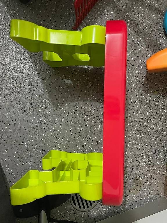 Jouets: Tavolo da disegno per bambini versatile – D'occasion à Dürnten par UrbanPioneer 1