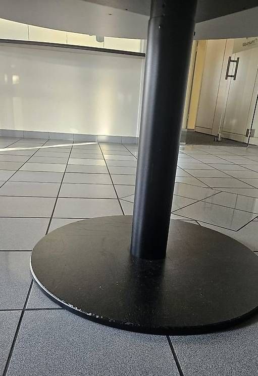 Tavoli: Grosser runder Ess/- Bürotisch – Usato da Zürich venduto da 0960901 4