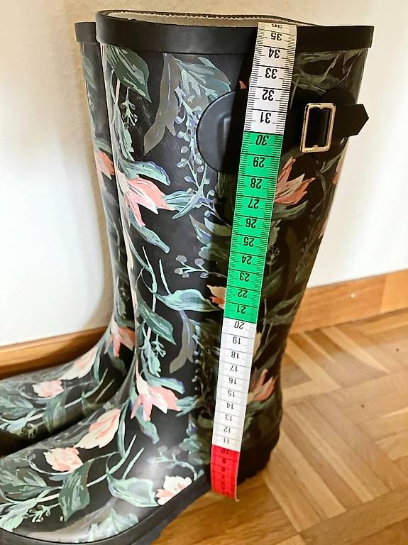 Damenschuhe: Gummistiefel Florales Muster – Gebraucht aus Wettingen von Ricolino2025 2