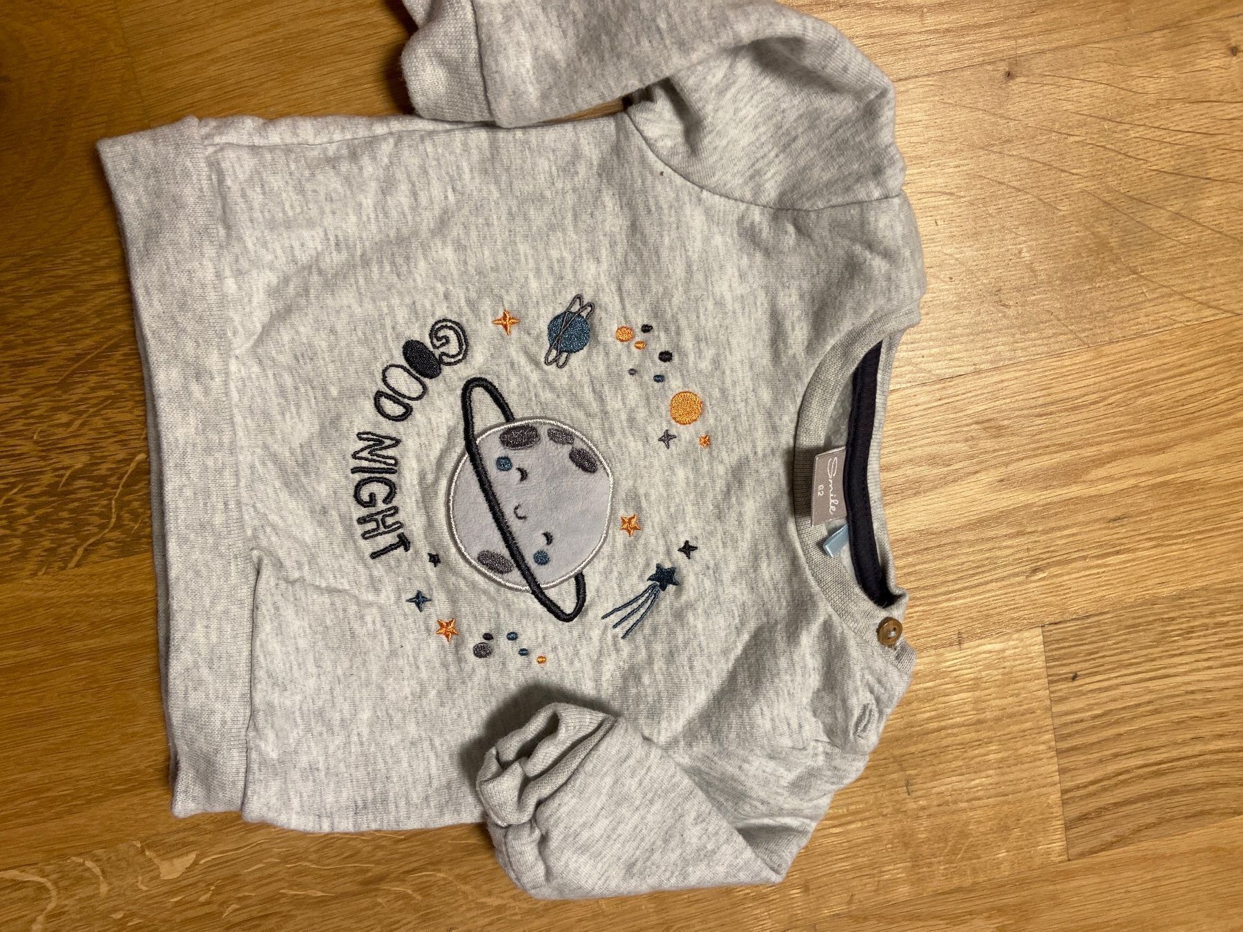 Lotti & Set di vestiti: Smile Kleiderpaket Hose & Pullover, Gr 62, wenig gebraucht – Usato da Zollikerberg venduto da Boston1981 1