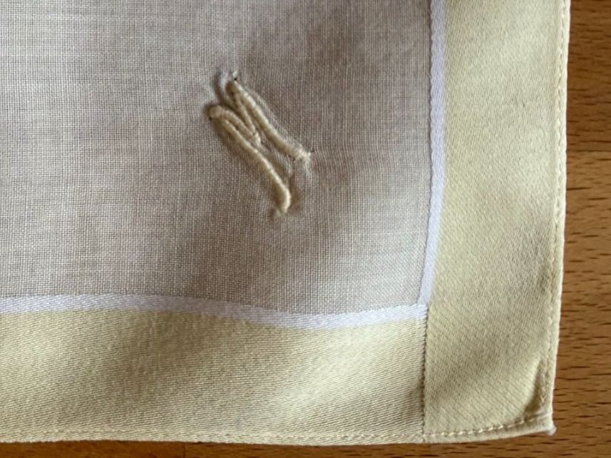 Altro in  Abbigliamento & Accessori: Taschentuch  Mouchoir  mit Monogramm  M – Usato da Subingen venduto da ArtBead 2