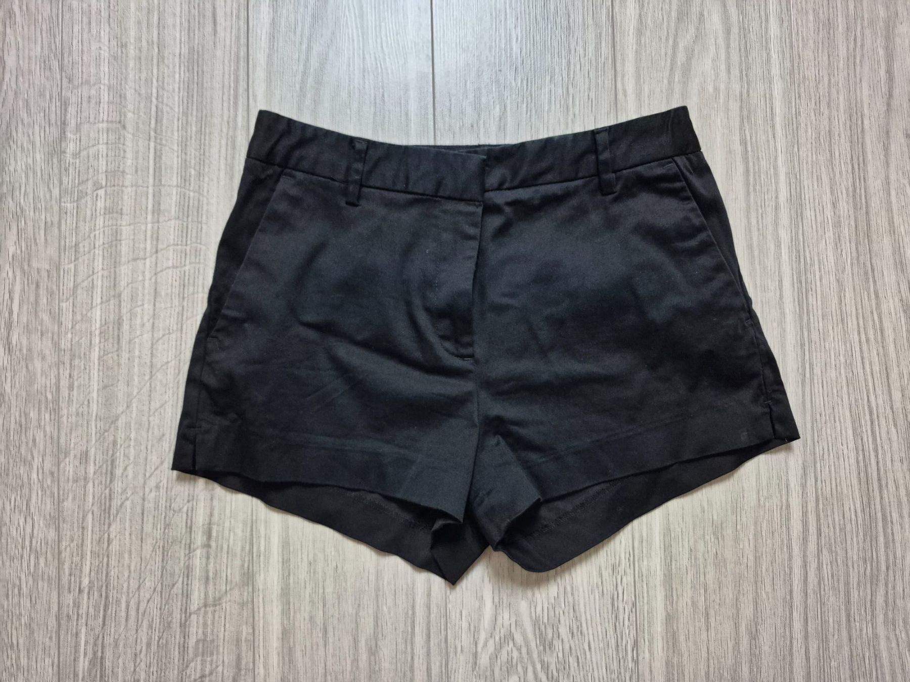 H&M Pantaloni: Kurze Shorts H&M - Grösse 38 – Usato da Oberdorf NW venduto da Raf.