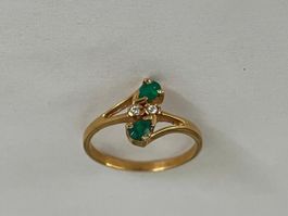 Ring mit grüne weisse Steine 16mm