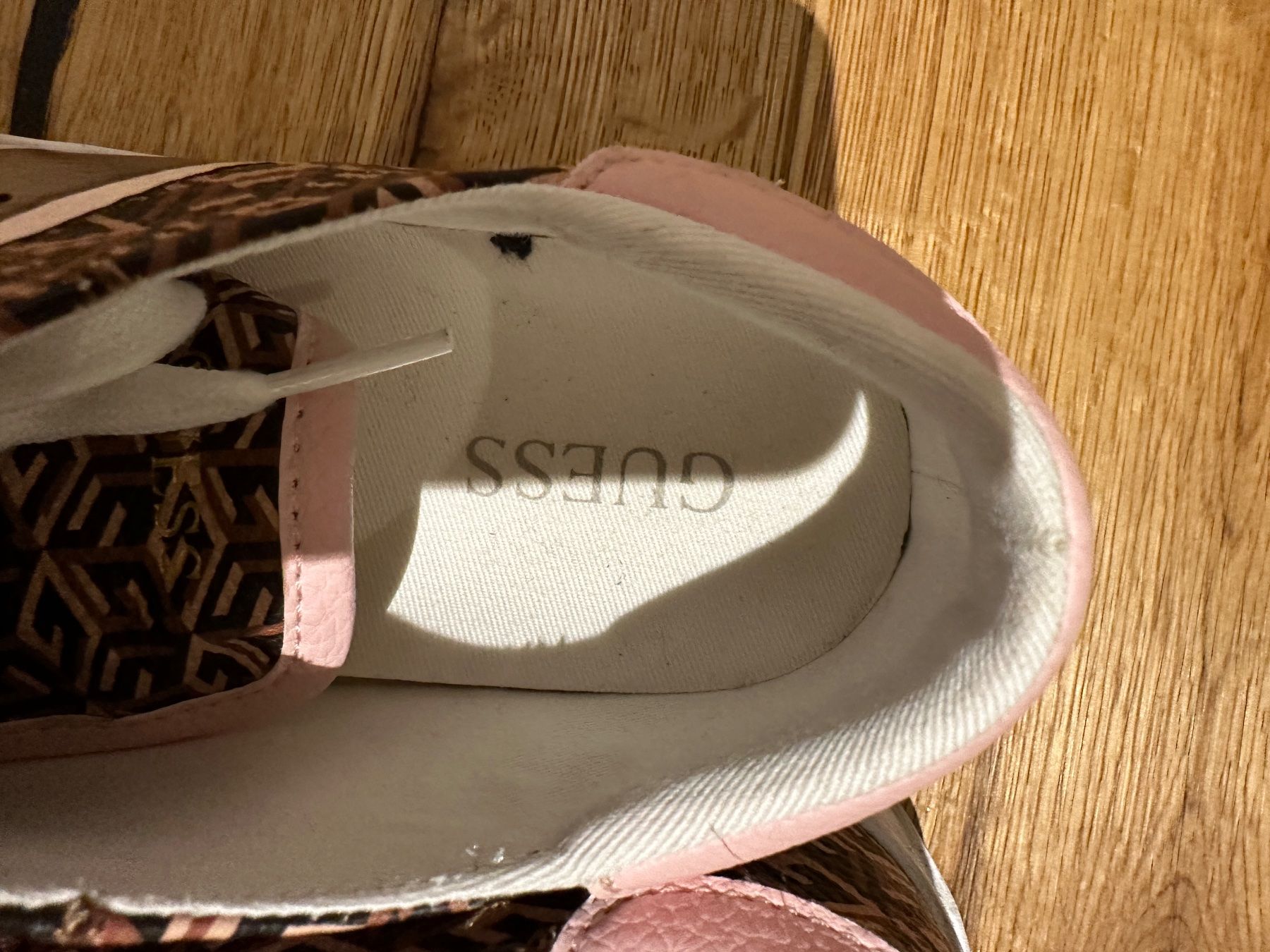 Guess Scarpe da donna: Guess sneaker – Usato da Perlen venduto da H.Spa 2