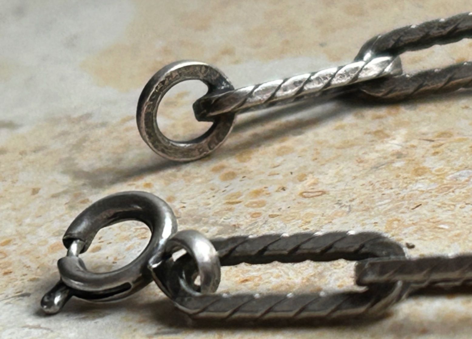 Bracciali & Braccialetti: Armband Punkig Chic Retro – Usato da Dittingen venduto da Bellevista 3