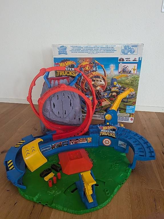 Giocattoli: Hot Wheels Monster Trucks Bahn T-Rex Vulkan Arena – Usato da Stansstad venduto da lengsi 2