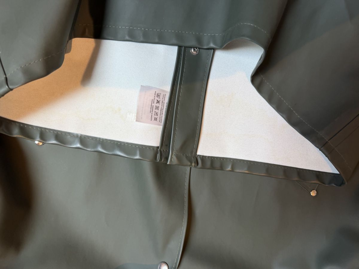 Stutterheim Cappotti: Regenmantel Stutterheim, grau Grösse L, gebraucht – Usato da Mettmenstetten venduto da Starbright2 4