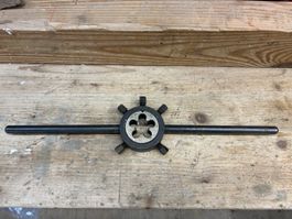 Schneideisen M24, Gewindeschneider
