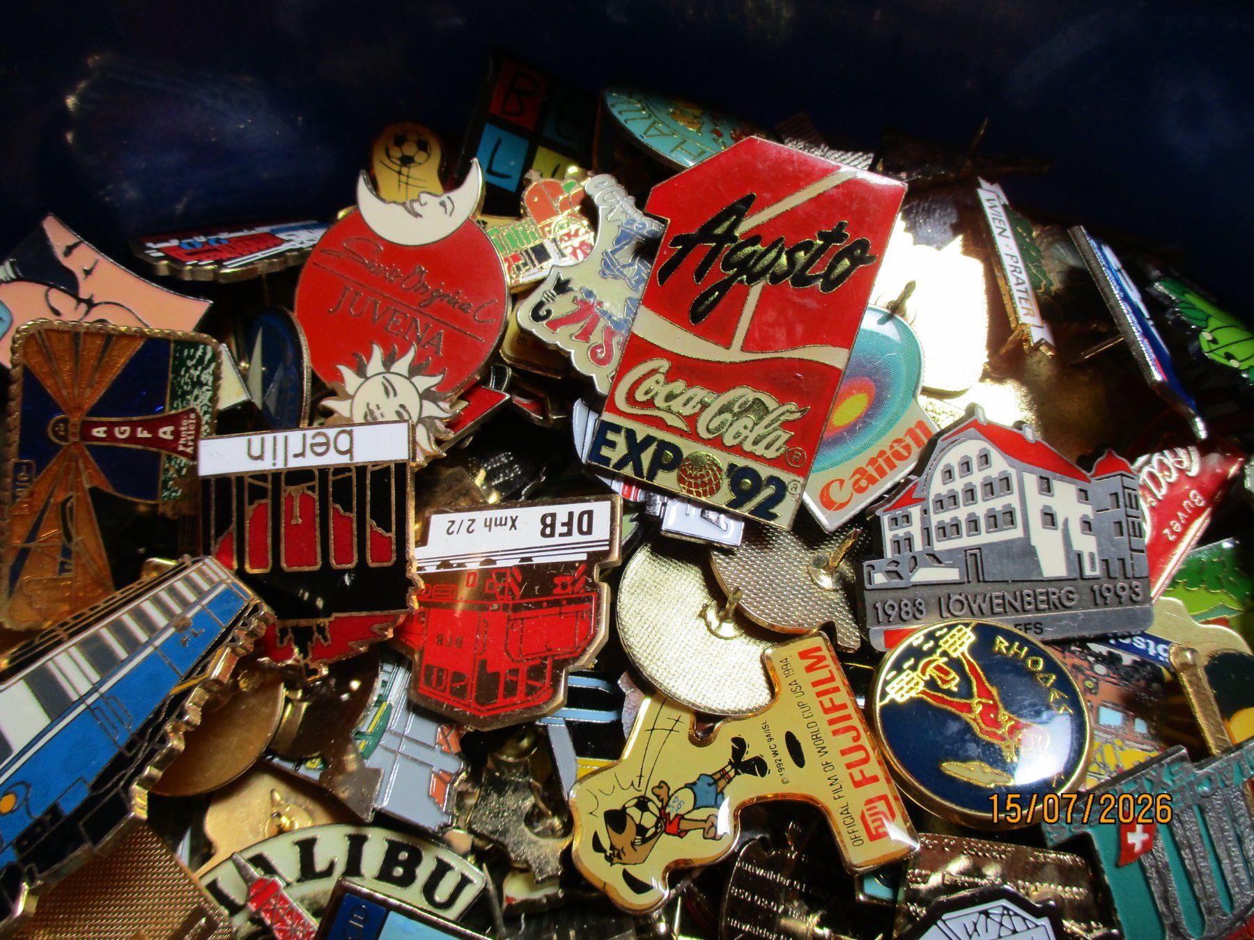 Placchette & Badge: 4.2 Kilo Pin Bunt gemischt Sammlung – Usato da Felsberg venduto da sanwill 2