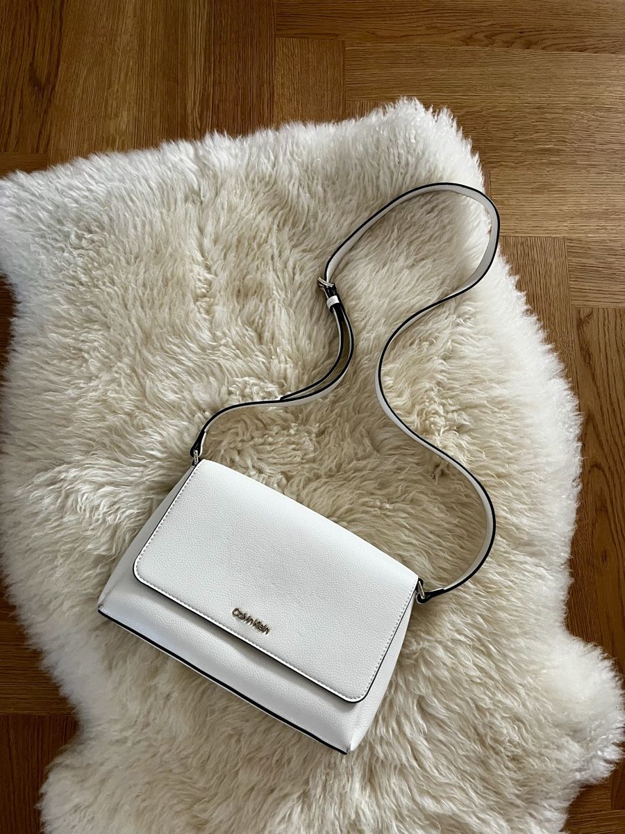 Calvin Klein Sacs femmes: Calvin Klein Tasche weiss – D'occasion à Zürich par Saratue