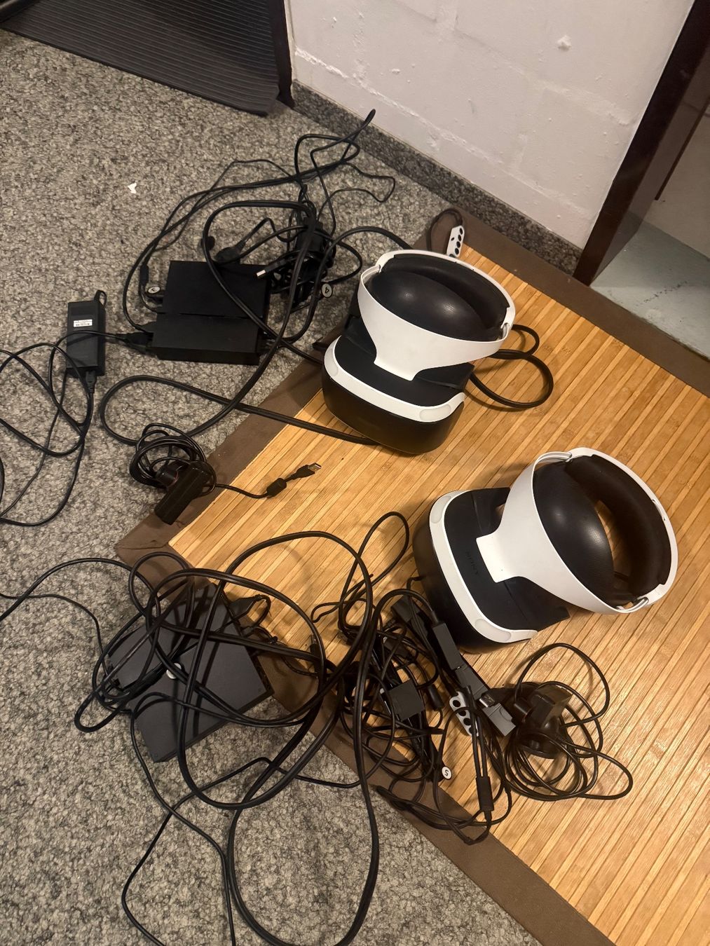 Sony Casque VR: 2 PS VR Brillen – Défectueux à Dietlikon par NESFEVER