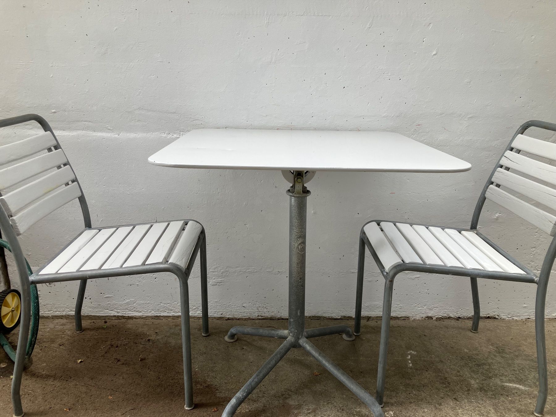 Bigla Set de table et chaises: Sissach Bigla 2er Sitzgarnitur – D'occasion à Erlenbach im Simmental! par Simmentaler-Perlen