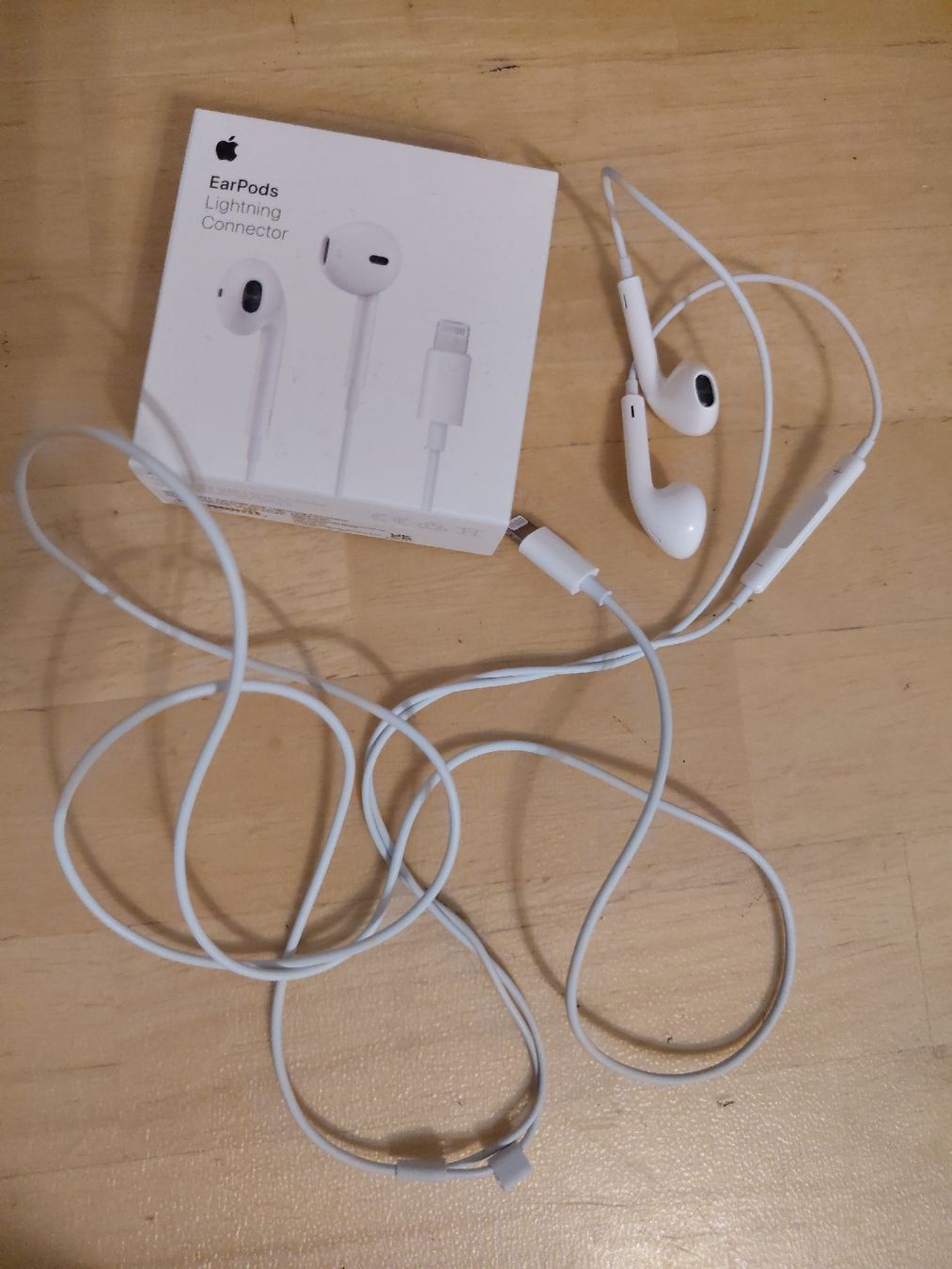 Apple Cuffie: Apple EarPods mit Lightning Anschluss – Usato da St.Gallen venduto da Enka_Var