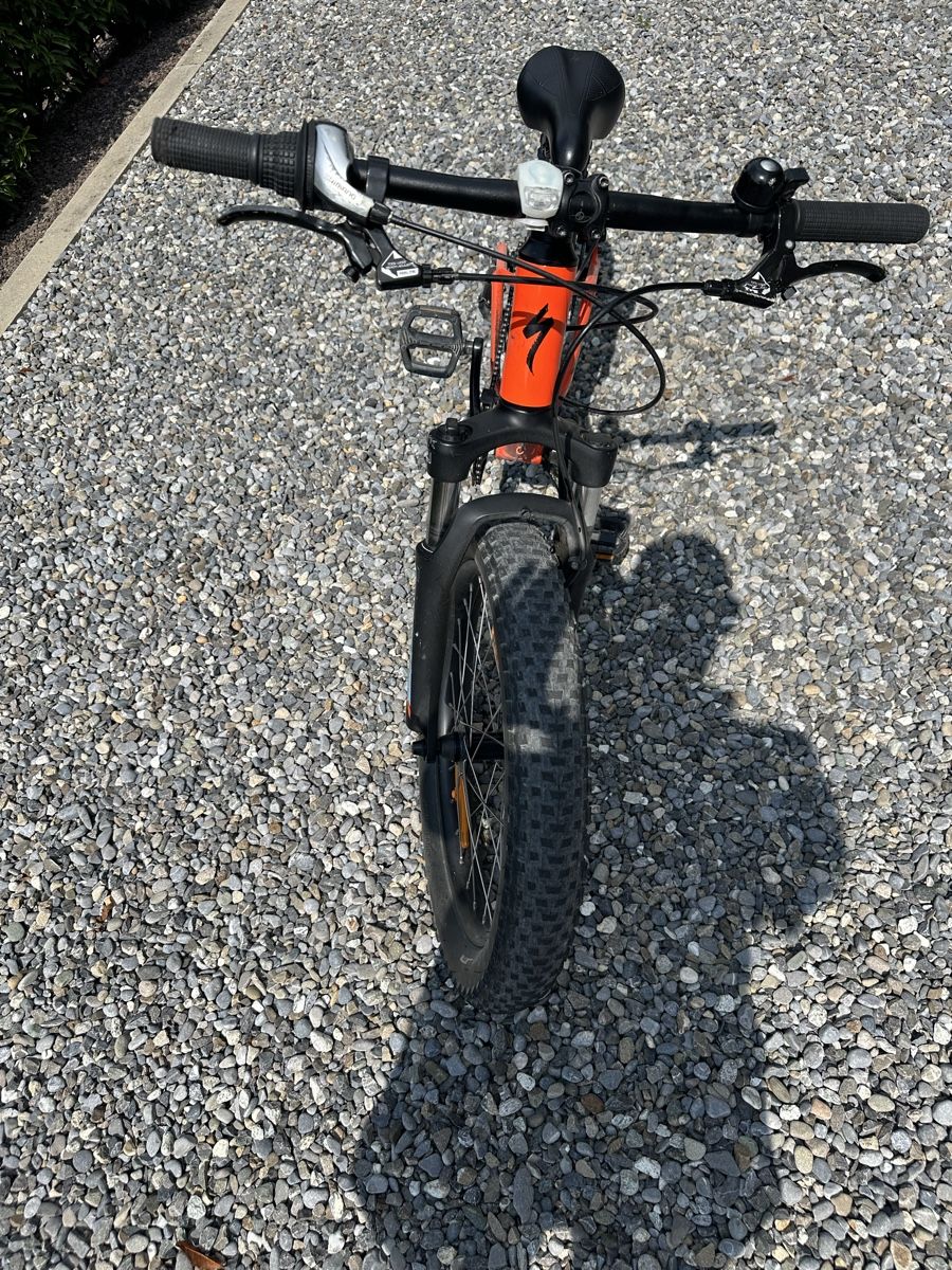 Specialized Biciclette: Kinder Velo Specialized orange 20 Zoll – Usato da Oberkirch LU venduto da Gas 4