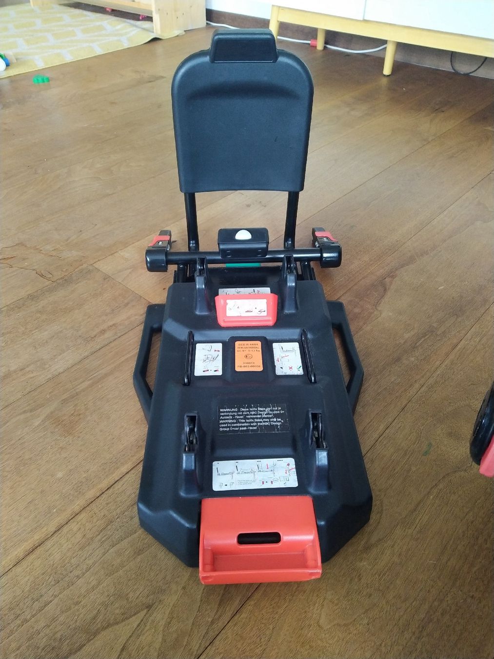 ABC Design Seggiolini per auto: Isofix Basisstation und babyschale  abc design samba 4 – Usato da Brienz BE venduto da TochtersSparschwein 1