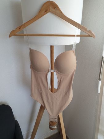 NEW/NEUF/NEU Shapewear Bodysuit Size S/M