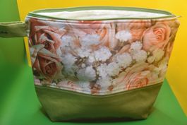Grösse L Necessaire/Kulturbeutel/Tasche mit Rosenmotiv