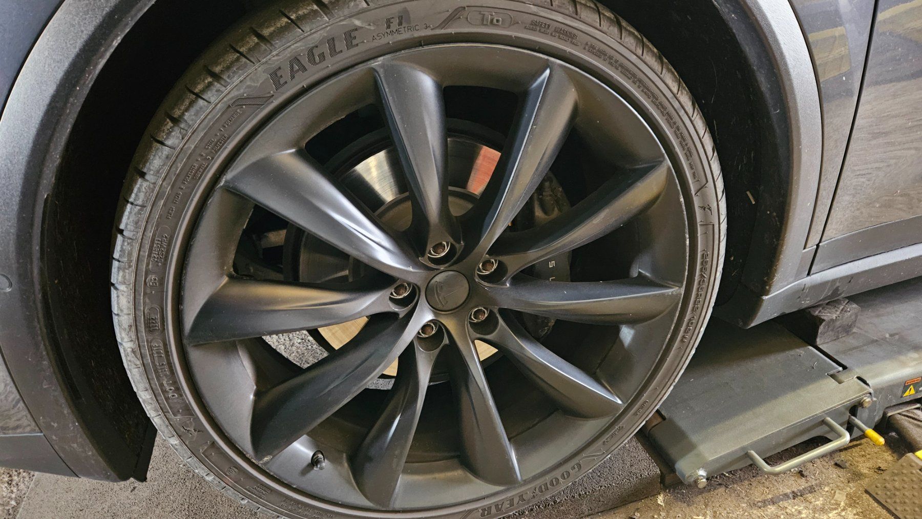Tesla Pneumatici & Ruote complete: Tesla Model X 22 Zoll Räder – Usato da Einsiedeln venduto da Roger515 3