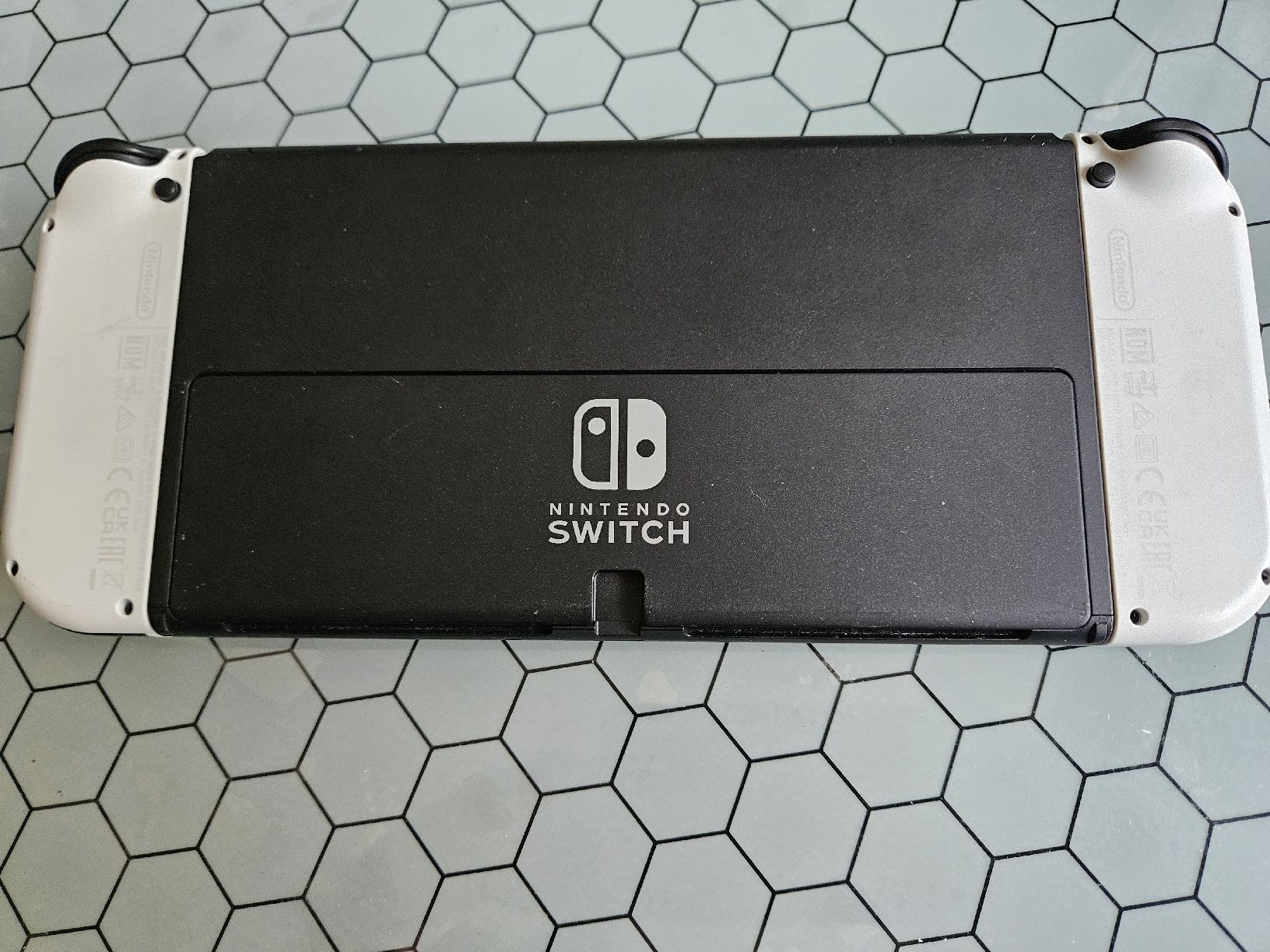 Nintendo Console: Nintendo Switch Oled avec 5 jeux  – Usato da Genève venduto da Pedro67 2