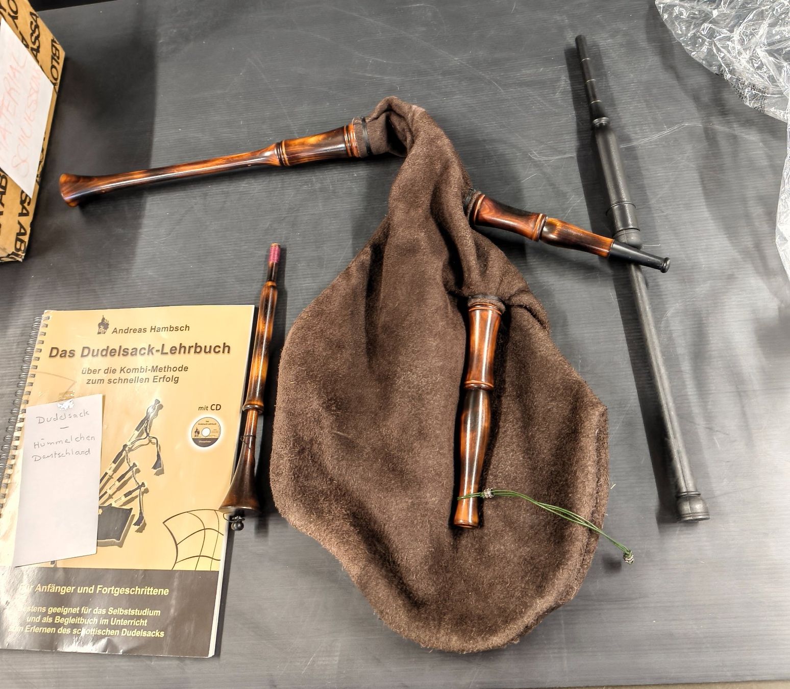 Musikinstrumente: Dudelsack mit Lehrbuch – Gebraucht aus Basel von bk_brockibasel
