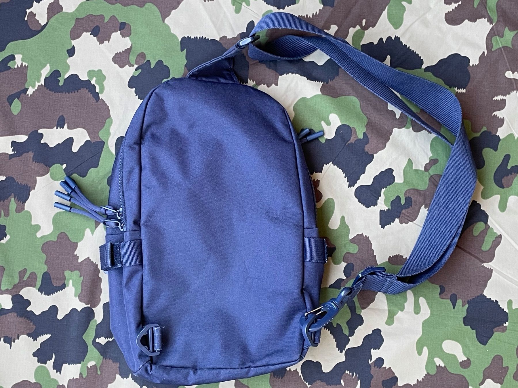 Lacoste Zaini: 2018 Lacoste Sling Bag 5L – Usato da Zürich venduto da le_souk 1