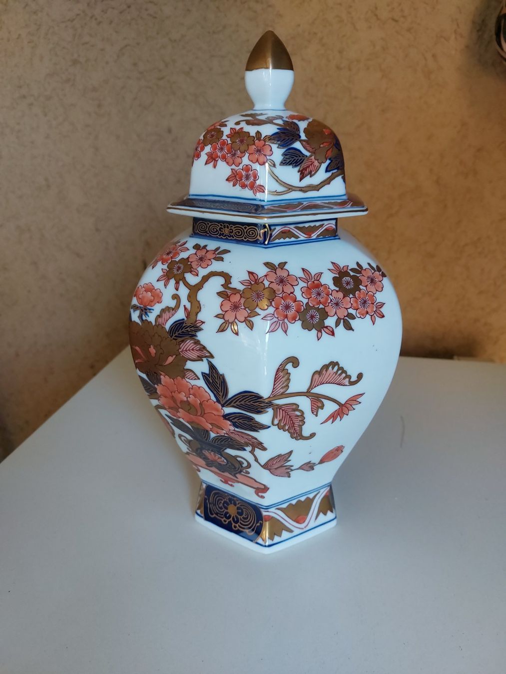 Alle Dekorationen: Japanische Deckelvase, Imari-Stil – Gebraucht aus Egg b. Zürich von guekue 1