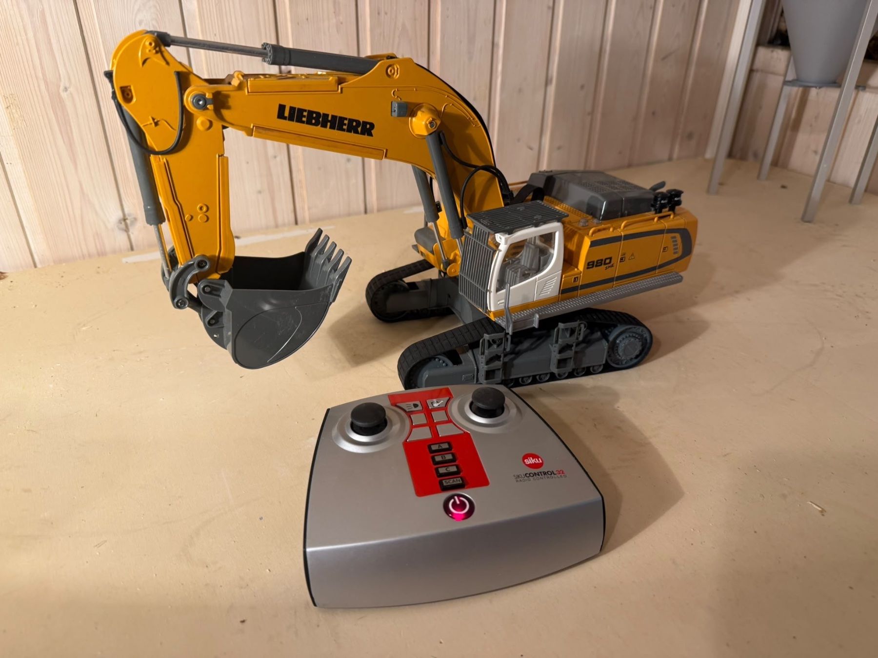 Siku RC Modellbau: Siku Control Liebherr Bagger – Defekt aus Altdorf UR von mod_nvm8