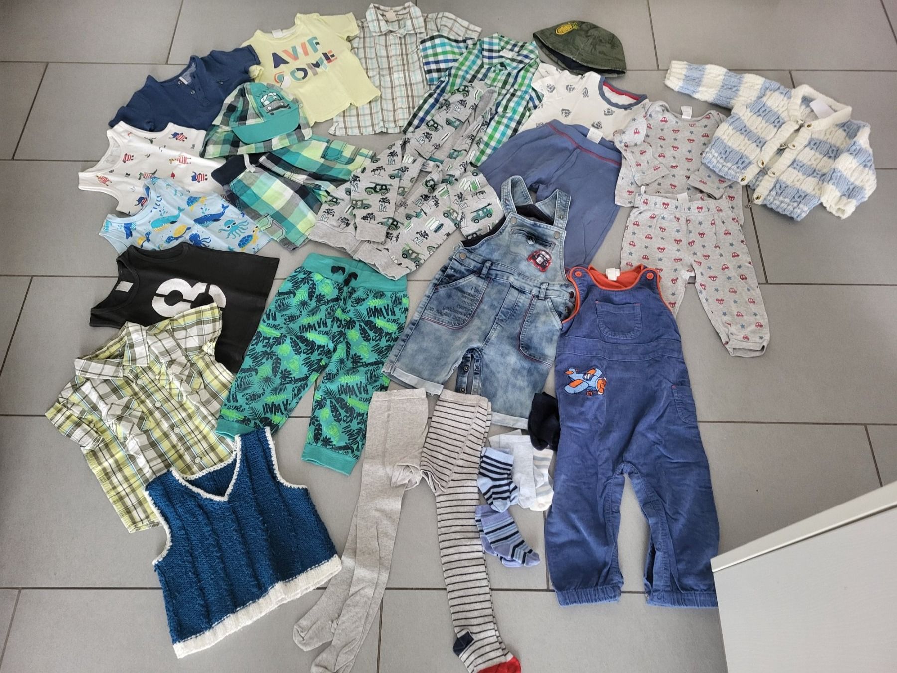 C&A Lotti & Set di vestiti: Kleiderpaket gr. 80 86 Top Zustand – Usato da Boswil venduto da i12i
