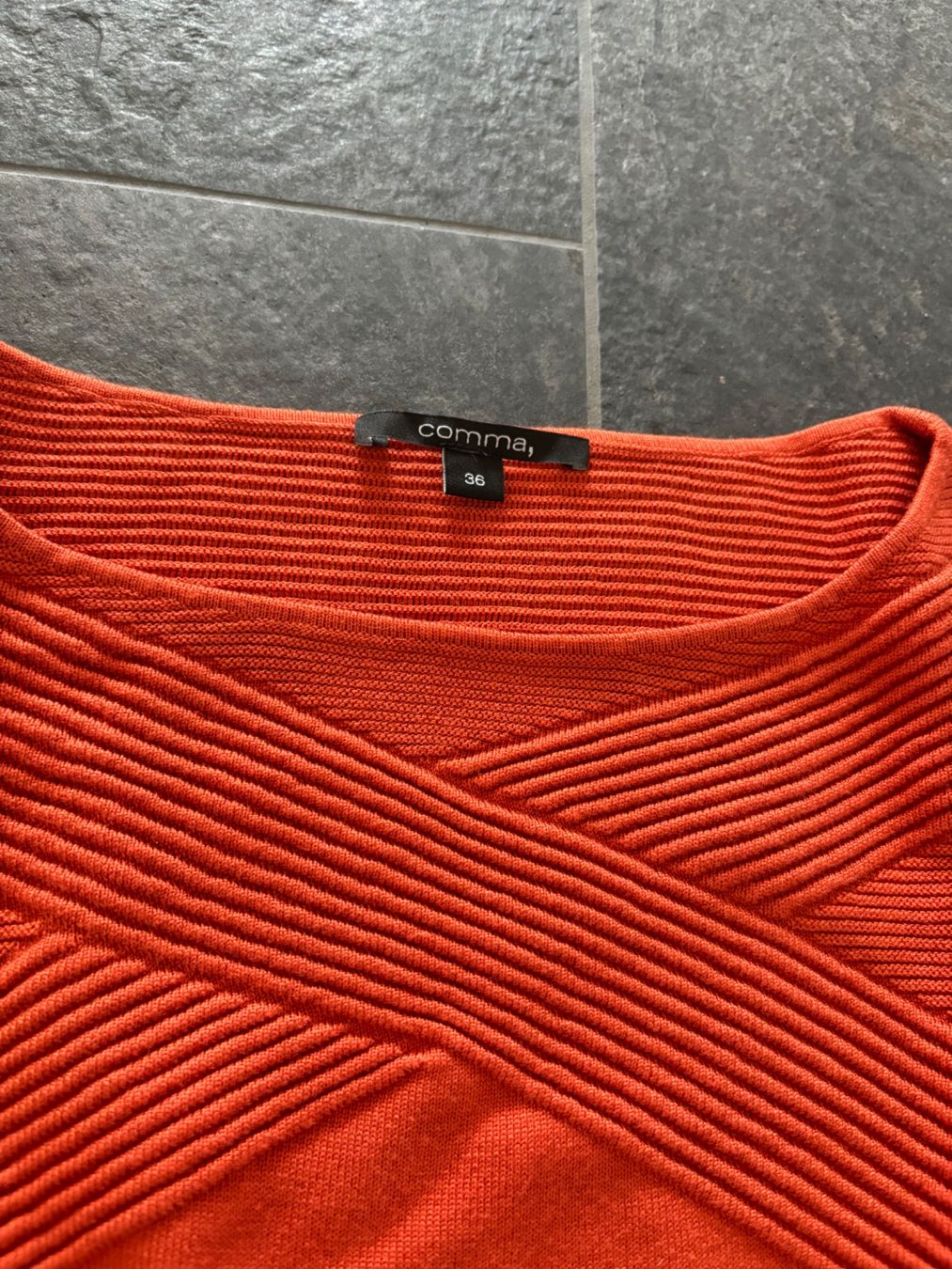 Comma Pullover & Sweatshirts: wunderschöner ärmelloser oranger Pullover - comma - Gr. 36 – Gebraucht aus Stadel von Chanel_5