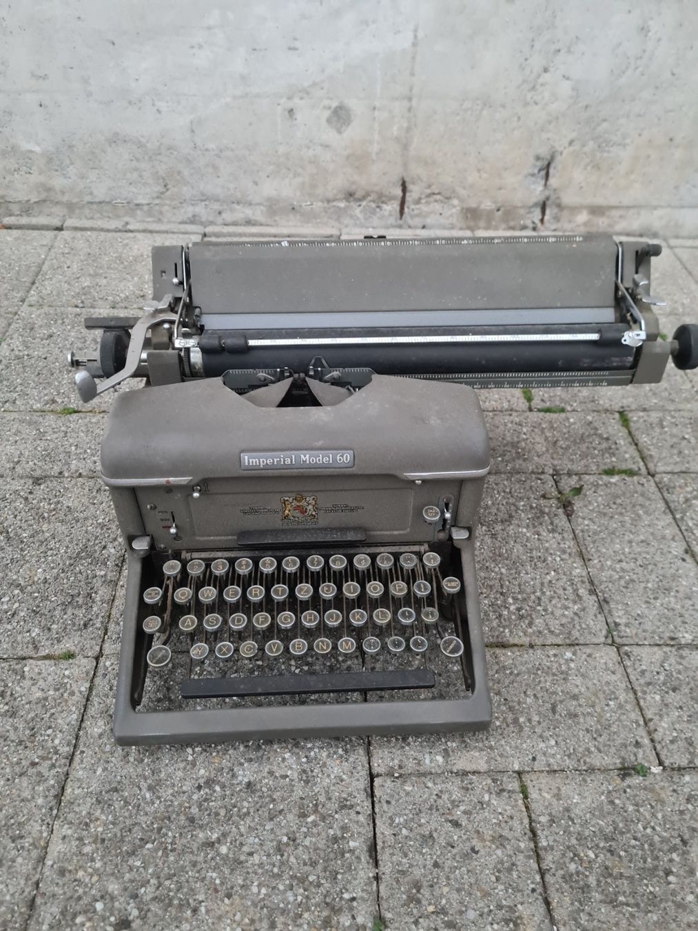 Macchine da scrivere: Machine à écrire ancienne Imperial – Usato da Monthey venduto da 187-zeroo 7