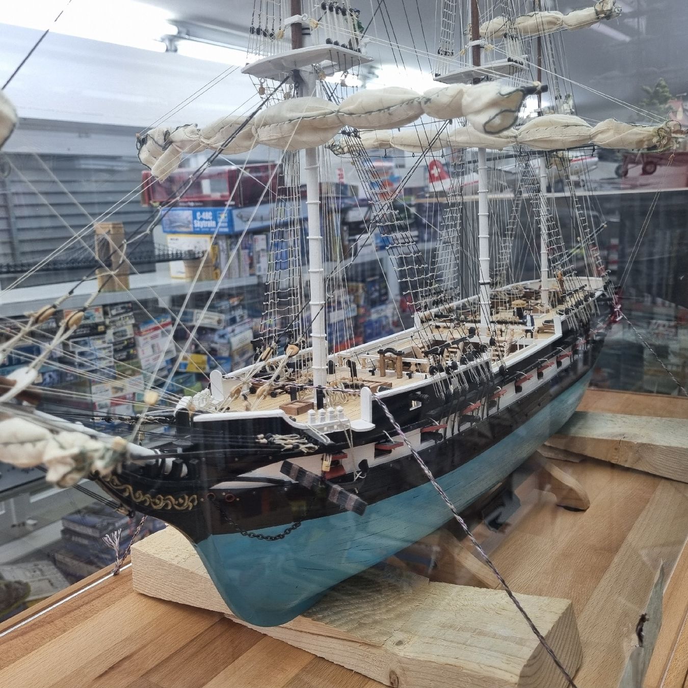 Kit di modellismo & Modellini statici: USS CONSTELLATION 1854 – Nuovo e nell'imballaggio originale da Männedorf venduto da Modellbau-wyss 3