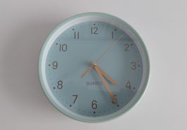 Hama analoge Wanduhr / Tischuhr mit Standfuss , Top-Zustand