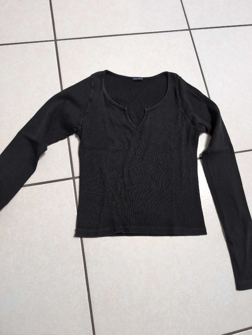 Brandy Melville T-Shirts: Maglietta manica lunga nera Brandy Melville – Gebraucht aus S. Pietro von van_2826