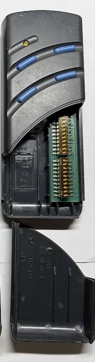 Telecomandi:  Original Bosch Garagentoröffner Handsender – Usato da Brugg AG venduto da dom_b2bg 1