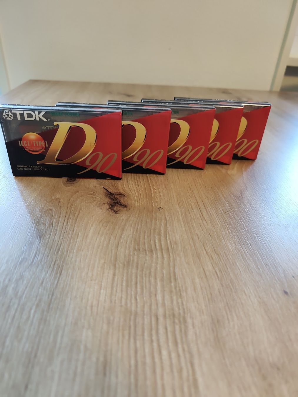 Musicassette: TDK D90 Audio Cassettes - 5 Pack - New & Sealed! – Nuovo e nell'imballaggio originale da Lausanne venduto da aro_7pwk