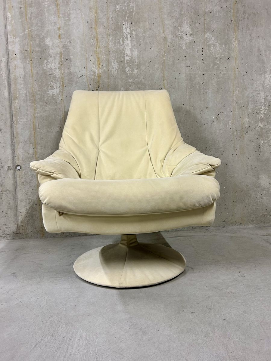 Sessel: Bequemer Wildleder Sessel mit Hocker, von a.r.s,Relax Sessel – Gebraucht aus Rickenbach ZH von Der-Insider 6