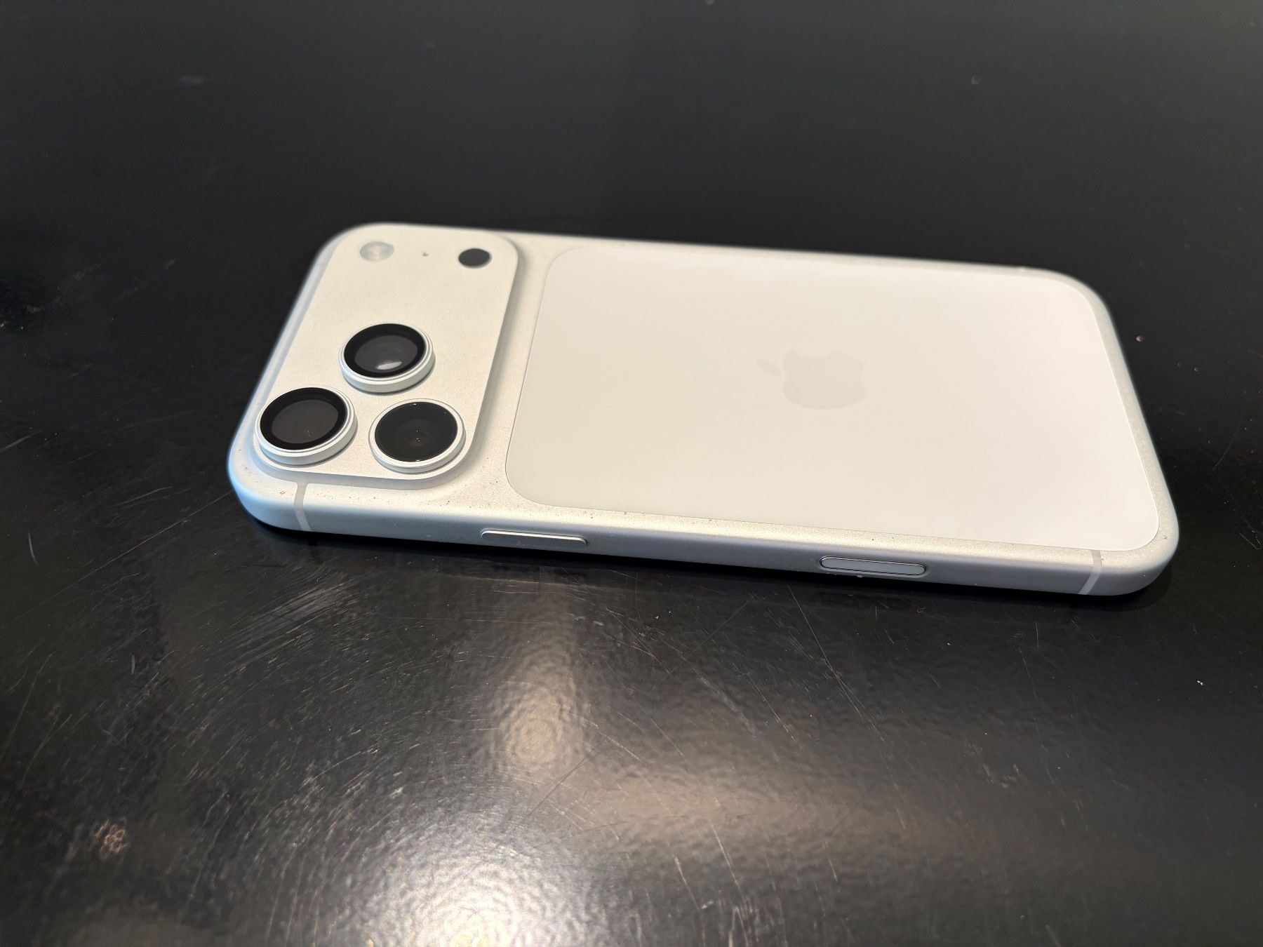 Apple Telefoni cellulari / Smartphones: iPhne 17 Pro Max 256GB, silber – Usato da Weesen venduto da AmdenLodgeOliEschler 4